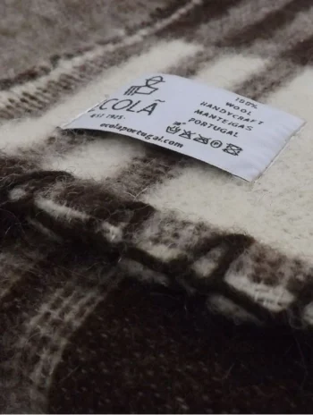 Edredón invierno tejido en lana en detalle