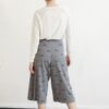 Pantalón midi color gris