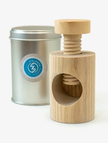 Alternative view of Cascanueces de madera