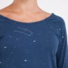 Camiseta cuello barco azul marino constelaciones