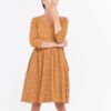 Vestido oversize bolsillos mostaza