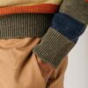 Detalle bolsillo jersey rayas hombre