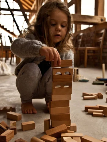 Torre con bloques de madera