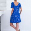 Espalda vestido corto azul estampado