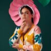 Chaqueta corta mujer con flores verde amarillo rosa