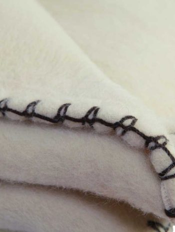 Alternative view of Edredón blanco de lana ecológica