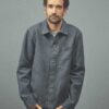 Chaqueta de cáñamo y algodón ecológico abrochada