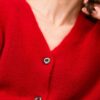 Detalle botones cardigan mohair rojo