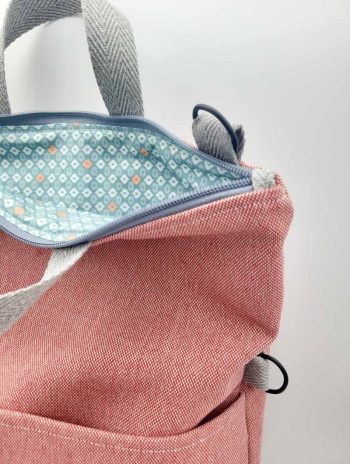 Alternative view of Bolso-mochila salmón de tapicería reciclada