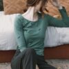 Camiseta mujer ecológica verde trazos manga larga