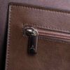 Detalle cremallera bolso vegano marrón