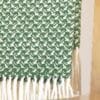 Detalle patrón golondrina verde manta portuguesa de lana