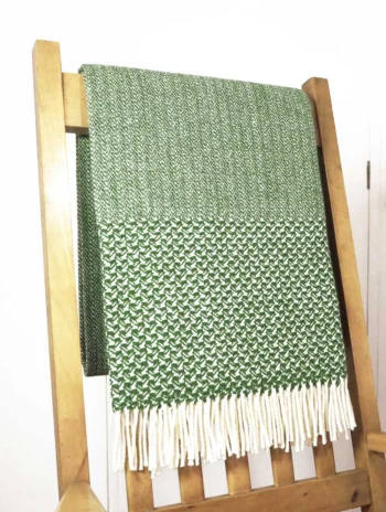 Manta portuguesa de lana de oveja color verde