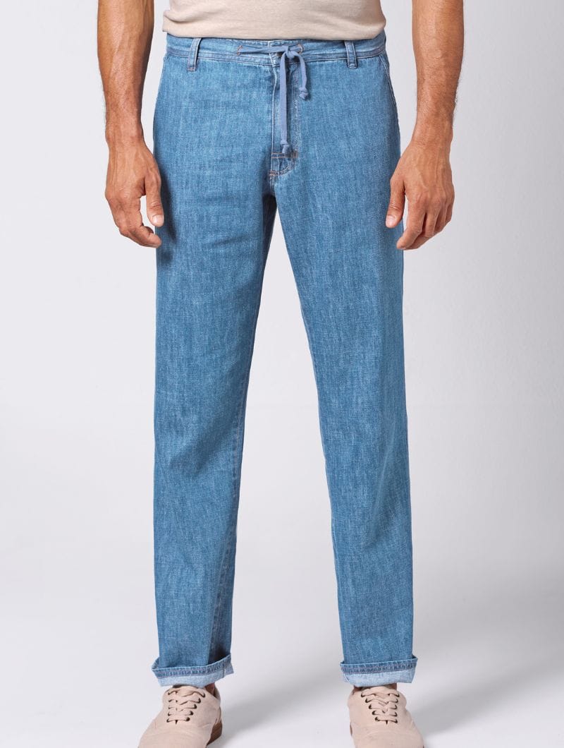 Vaqueros rectos hombre tejido ecológico azul. Ropa sostenible hombre