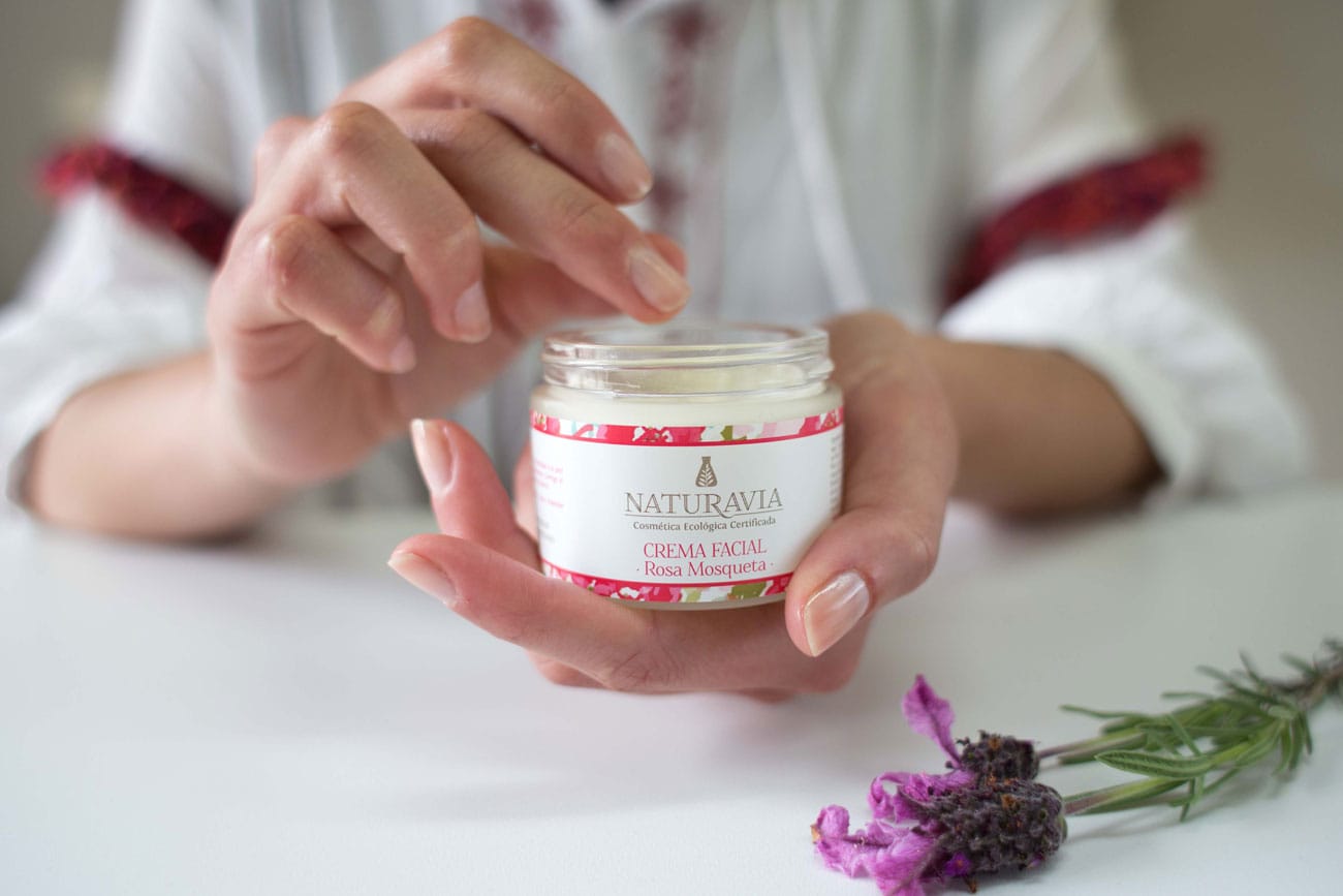 Crema facial sin microplásticos
