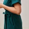 Detalle cintura vestido sostenible verde azulado con cinturón