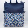 Bolso-mochila azul con bolsillo modernista