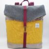 Mochila reciclada mostaza gris interior floral