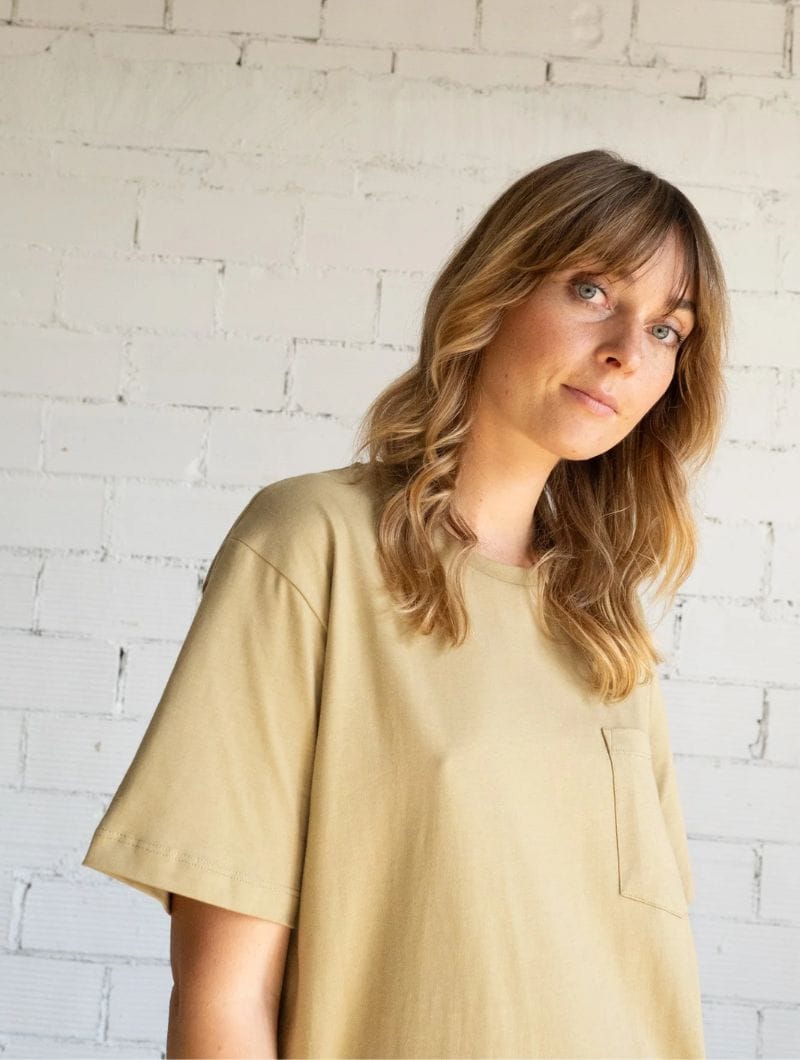 Camiseta lisa con bolsillo de algodón orgánico - Imagen 4