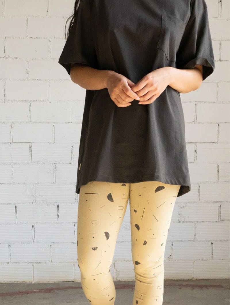 Camiseta lisa con bolsillo de algodón orgánico - Imagen 7