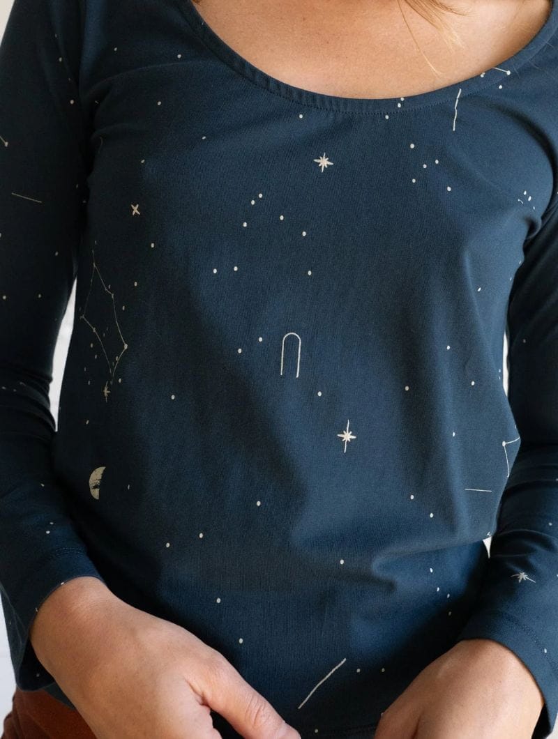 Camiseta manga larga azul constelaciones de algodón orgánico - Imagen 2
