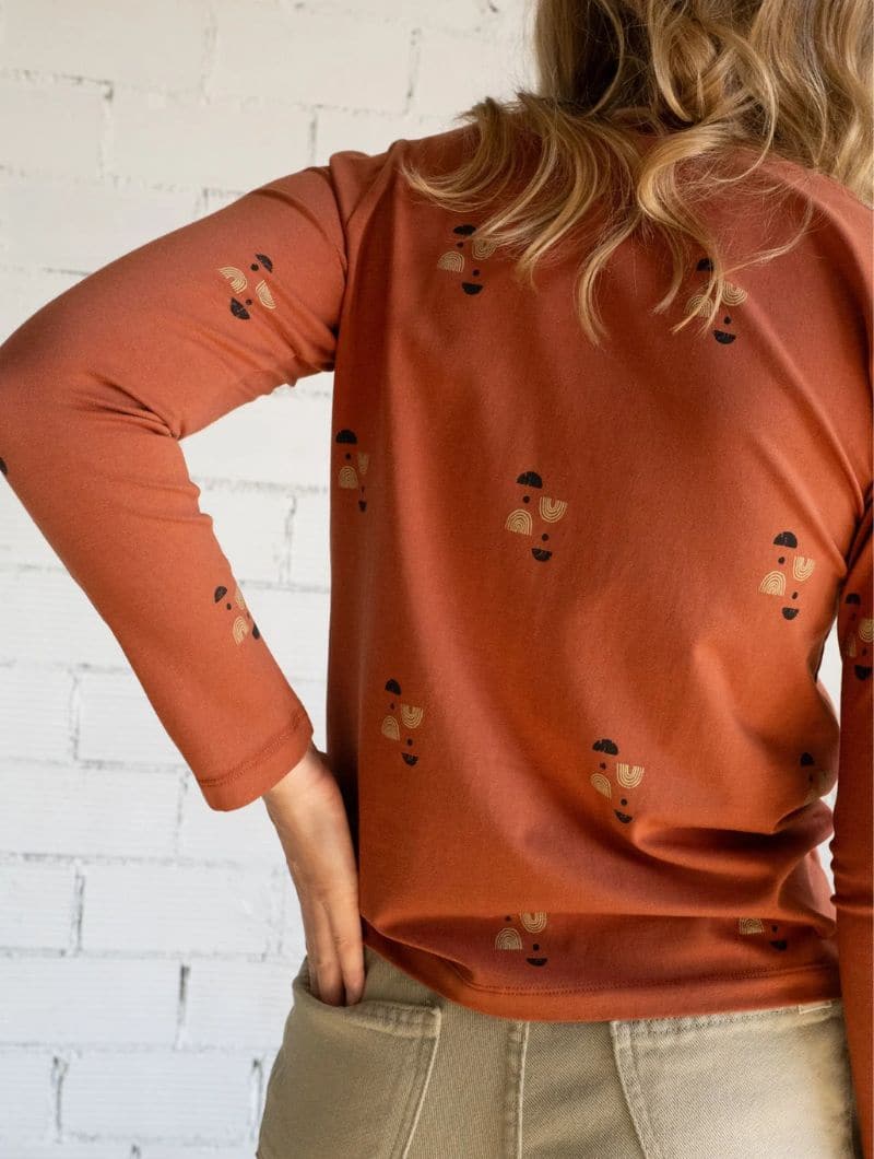 Camiseta manga larga roja estampado crepúsculo de algodón orgánico - Imagen 2