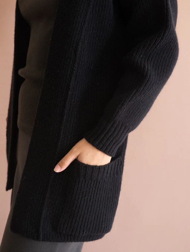 Chaqueta larga de lana merino negra - Imagen 2