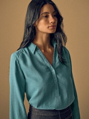 Blusa escote pico cáñamo algodón orgánico. Ropa sostenible mujer