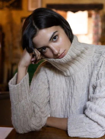 Alternative view of Jersey grueso cuello alto de lana de alpaca beige