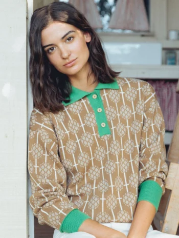 Jersey polo jacquard camel lana merino. Ropa sostenible