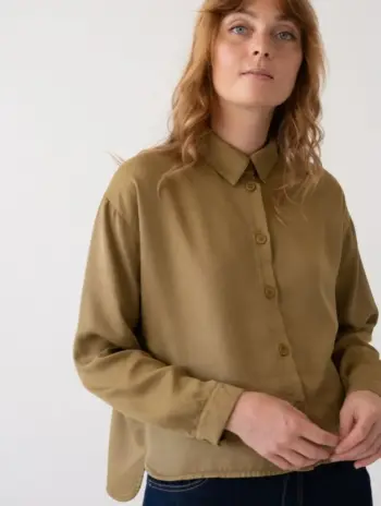 Camisa holgada mujer 100% tencel color mostaza. Ropa ecológica y sostenible