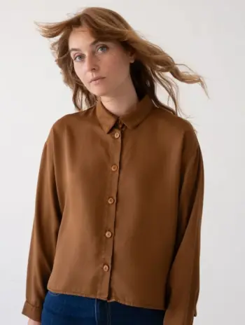 Camisa tencel de color teja para mujer. Ropa sostenible y ecológica