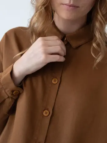 Alternative view of Camisa tencel de color teja para mujer