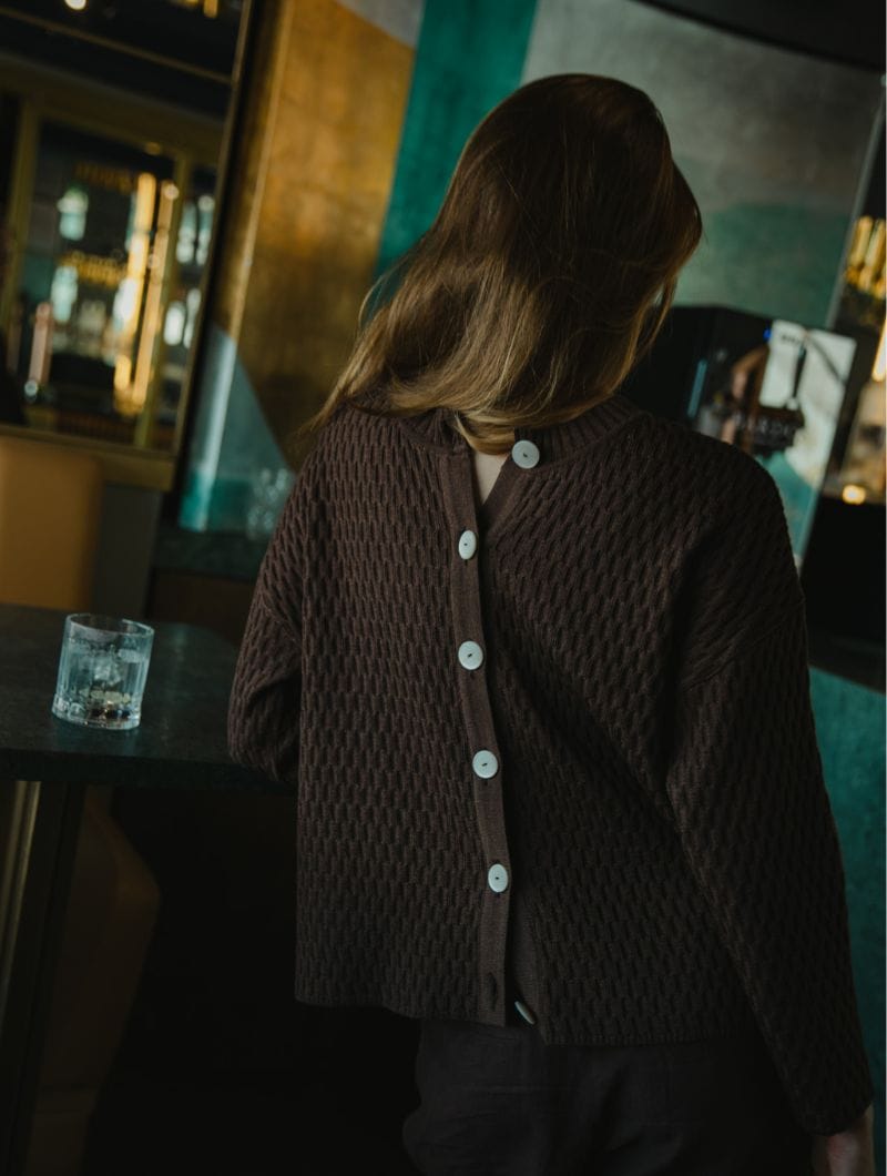 Cárdigan de lana chocolate para mujer - Imagen 2