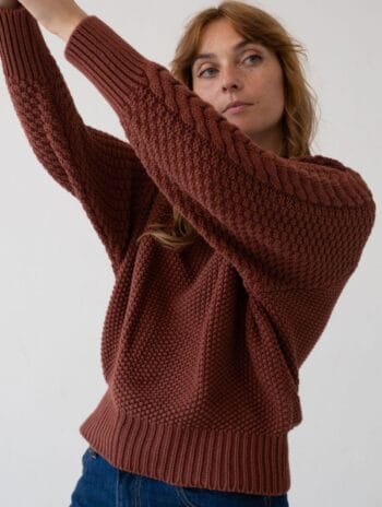Jersey granate de manga trenzada 100% algodón orgánico. Ropa sostenible mujer