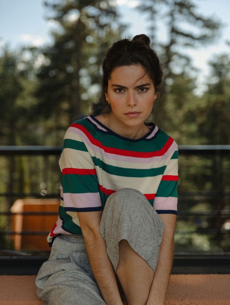 Top de punto a rayas de manga corta. Ropa sostenible mujer SS25