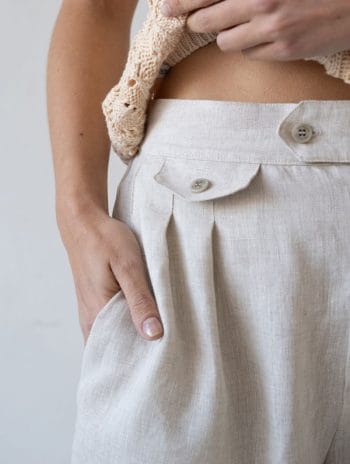 Alternative view of Pantalón largo de pinzas beige 100% lino