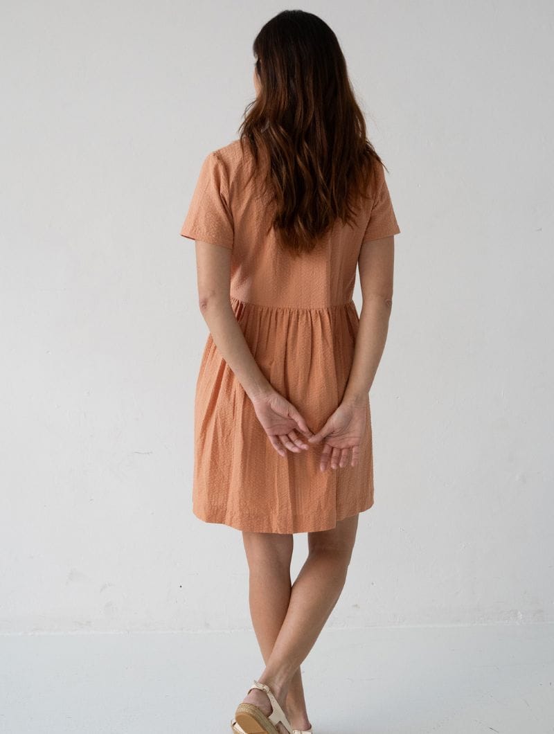 Vestido corto cruzado de algodón orgánico - Imagen 6