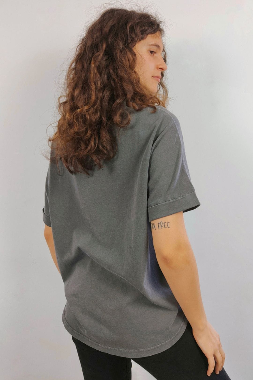 Camiseta orgánica oversize manga murciélago - Imagen 16