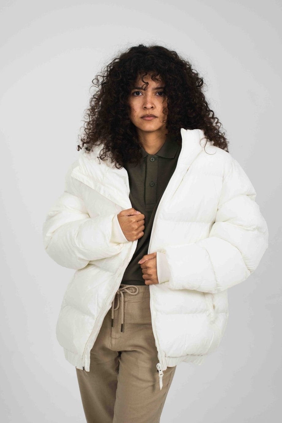 Anorak acolchado reciclado con capucha - Imagen 4
