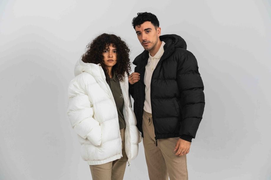 Anorak acolchado reciclado con capucha - Imagen 2