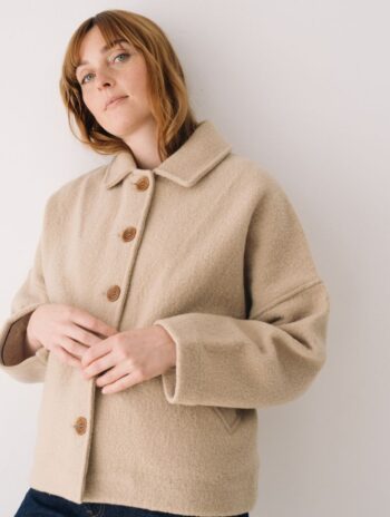Abrigo corto beige de 100% lana merino