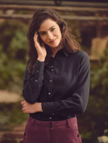 Camisa de corte amplio para mujer en cáñamo y algodón orgánico con botones de nácar y bajo redondeado