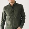 Camisa de micropana para hombre hecha con algodón orgánico certificado GOTS en varios colores