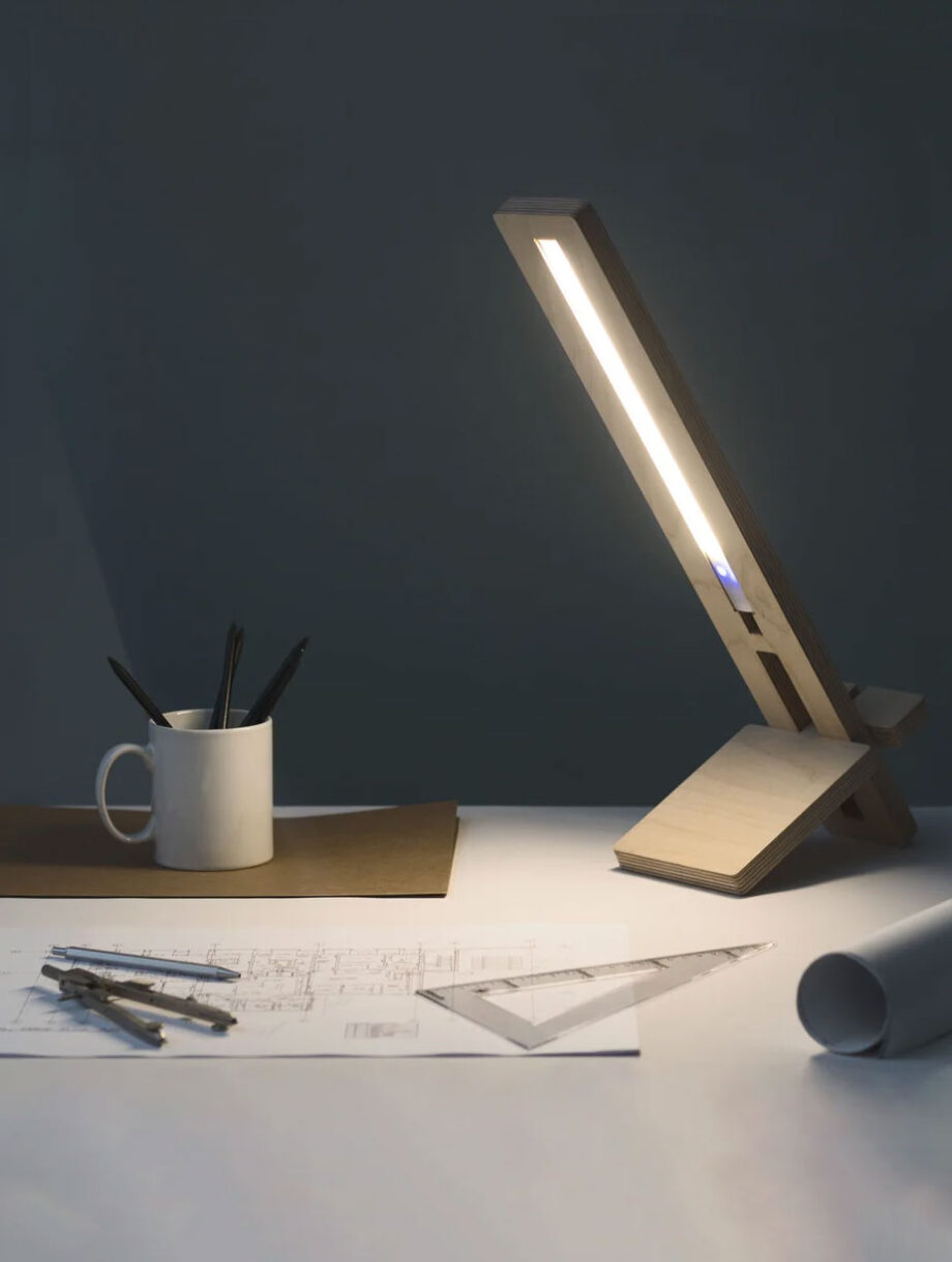 Lámpara de mesa de madera - Imagen 2