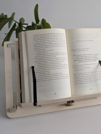 Soporte de madera ajustable para leer libros con varillas metálicas y base estable