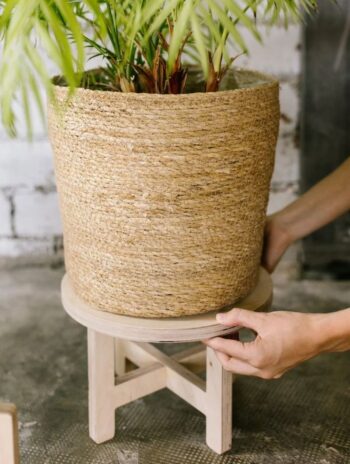 Soporte de madera desmontable para macetas grandes con tres alturas de uso