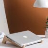 Soporte de madera desmontable para ordenador portátil con inclinación ergonómica