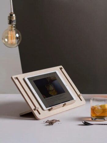 Soporte de madera para tablet ajustable en inclinación y estable sobre cualquier superficie