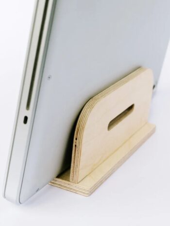 Alternative view of Soporte vertical de madera para portátil